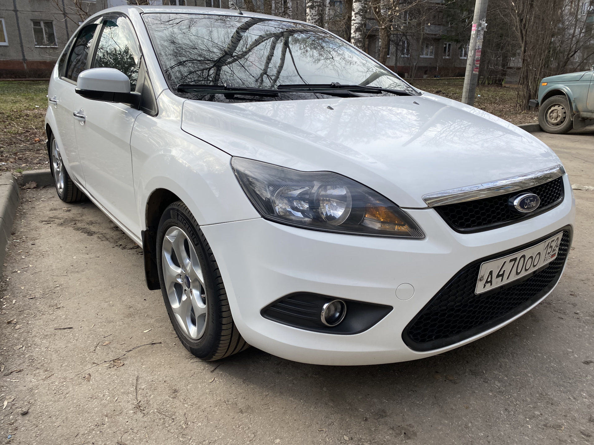 Молдинг капота в цвет кузова — Ford Focus II Hatchback, 1,6 л, 2009 года |  кузовной ремонт | DRIVE2