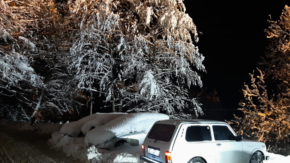 Замена армотизатора задней двери нива — Lada 4x4 3D, 1,6 л, 2012 года ...