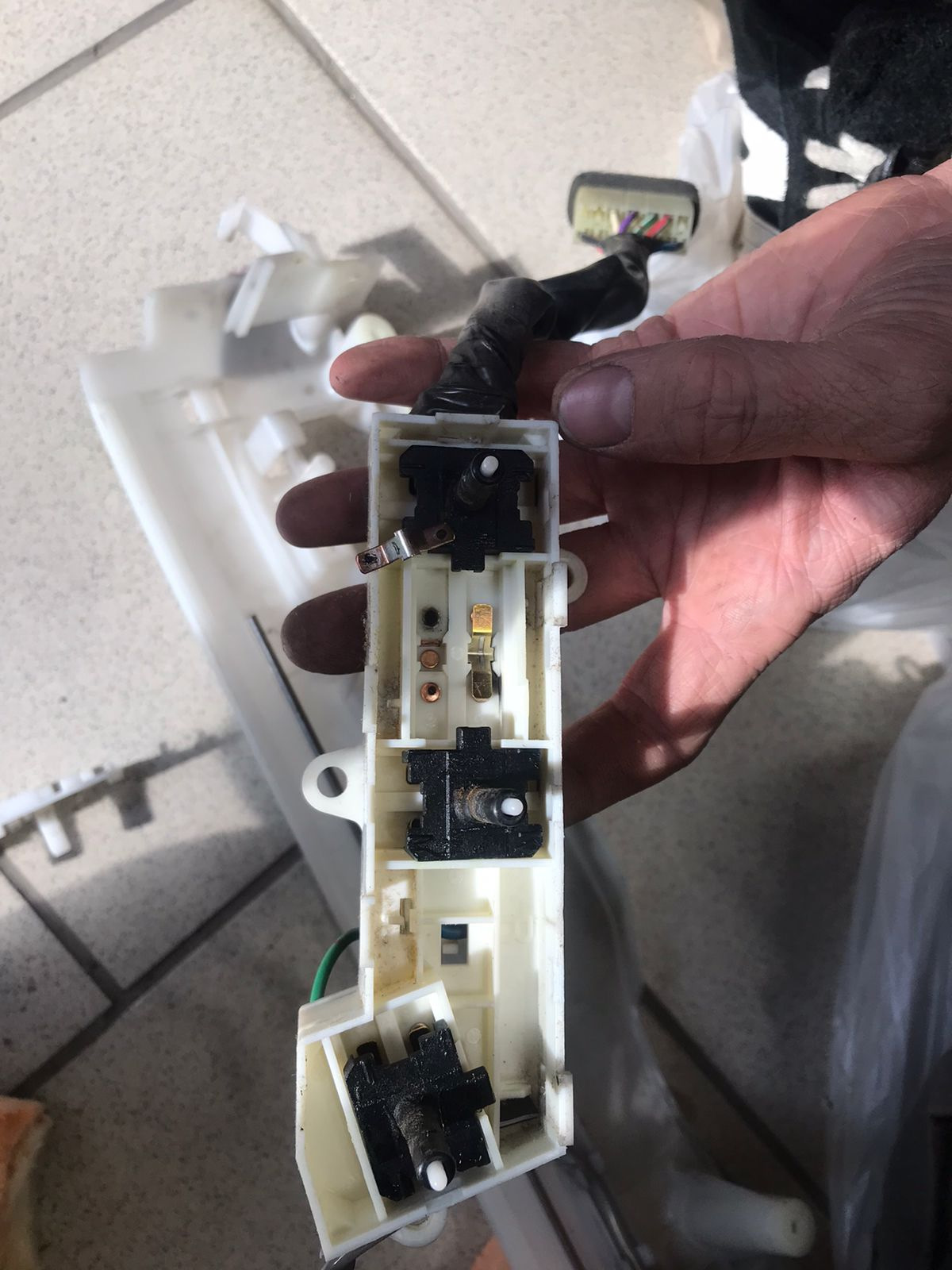 Ремонт электропривода сиденья — Mazda Millenia, 2 л, 1999 года | своими ...