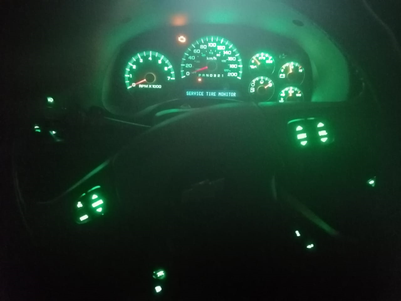 Замена штатных лампочек в салоне на светодиодные Т4.7 — Chevrolet ...