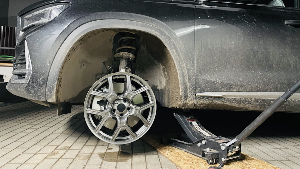 Прикидка дисков на зиму — Geely Monjaro, 2 л, 2023 года | колёсные ...