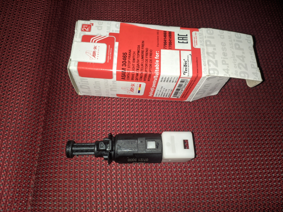 7700414988 Выключатель концевой педали тормоза RENAULT | Запчасти на DRIVE2