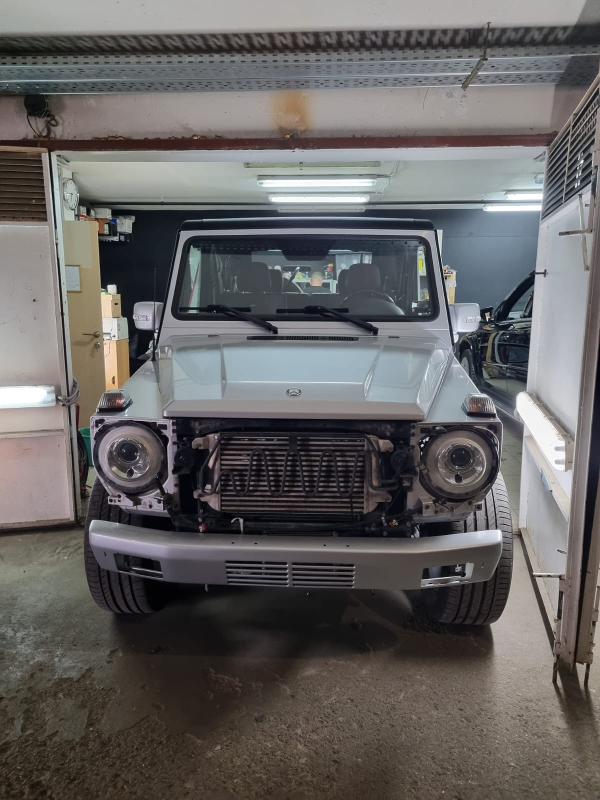 Заехал затянуть фары в пленку, встретил интересное авто. — Jeep ...