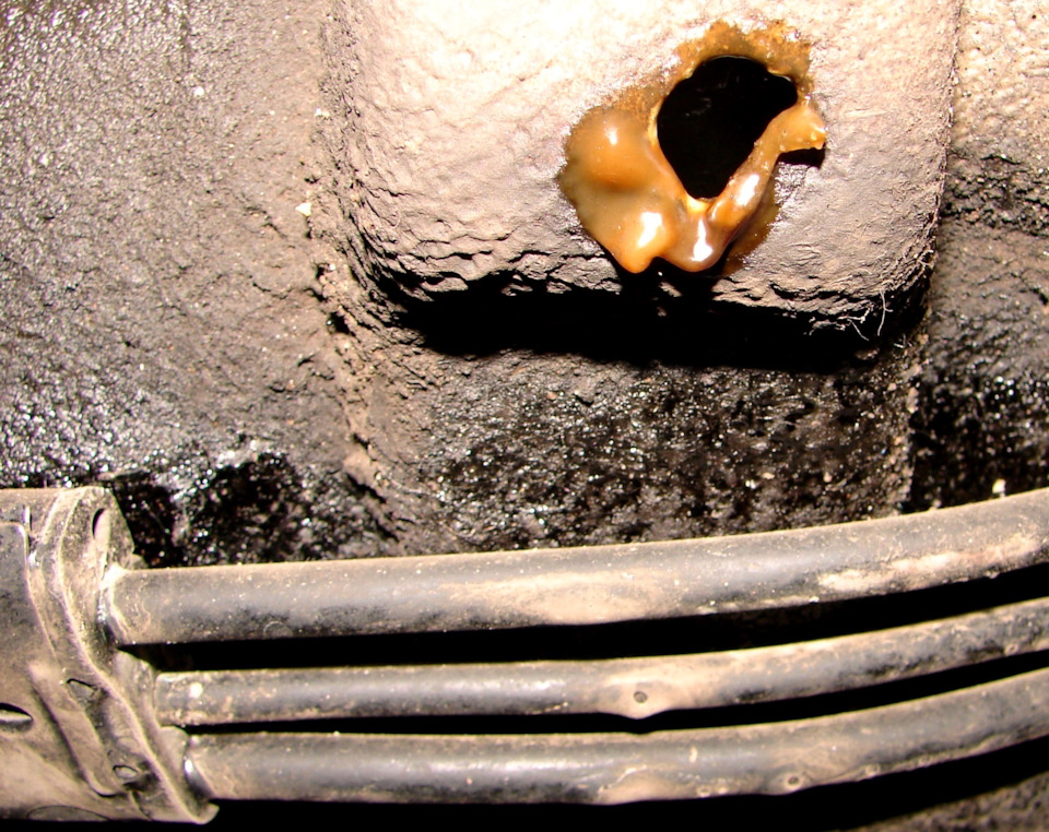 АУДИ80 B3 дно . Непонятная дырка в днище .Что это ? — Audi 80 (B3), 1,8 ...