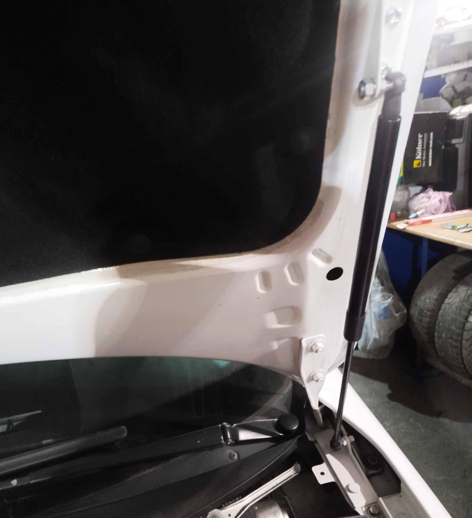 Установка (правильных) газовых упоров капота — Lada Гранта Лифтбек (1G ...