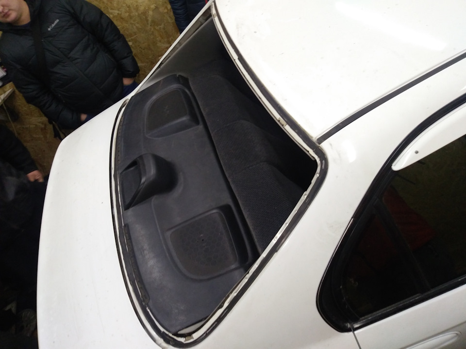 Замена резинок заднего стекла — Honda Civic Ferio (6G), 1,5 л, 1997 ...