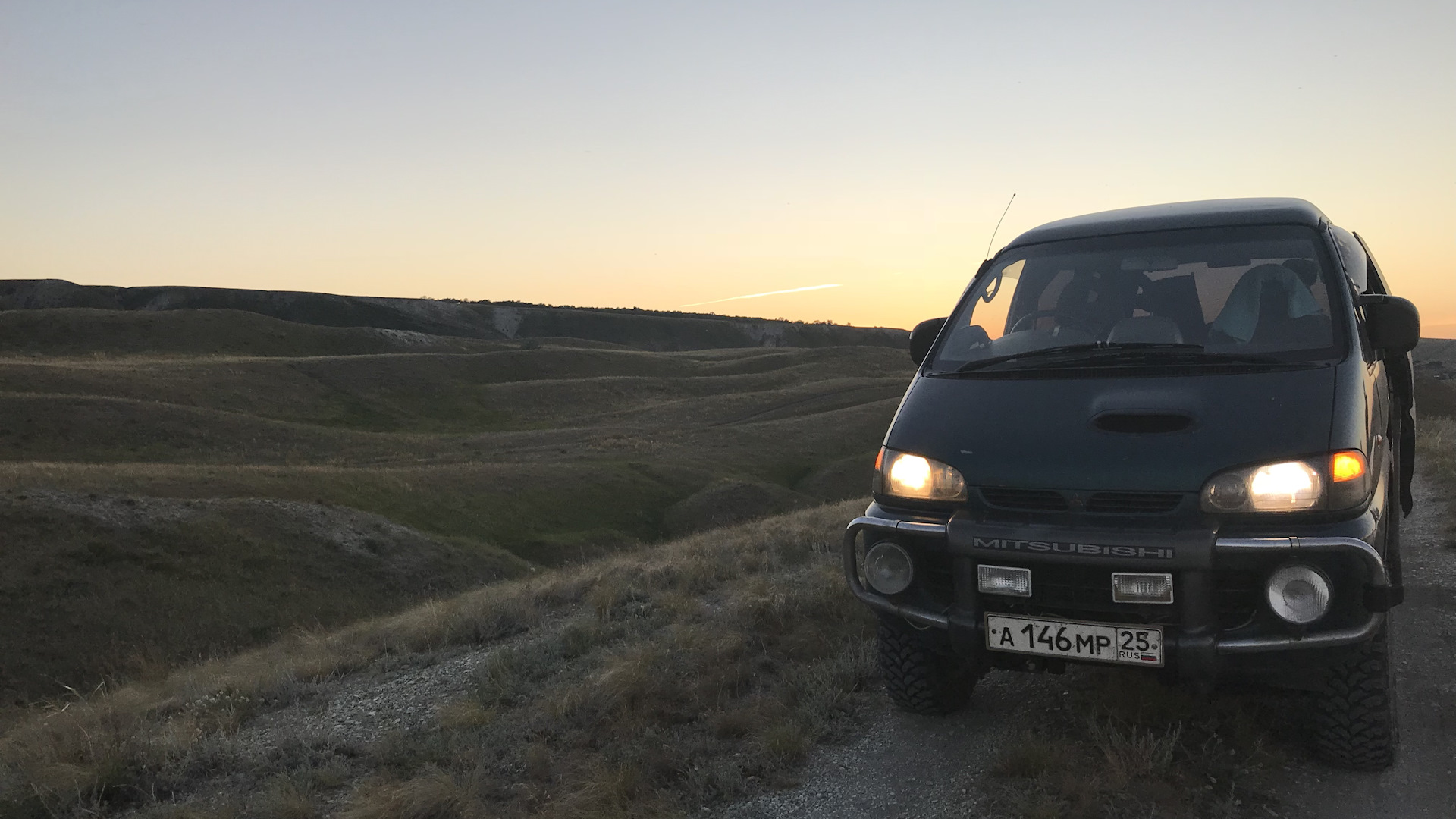 Mitsubishi gear. Mitsubishi Space Gear 1996 панель. Митсубиси Спейс Гир 2 л бензин купить фара в Красноярске.