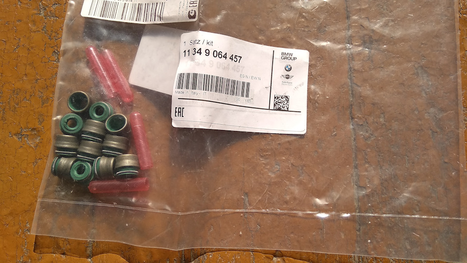 Фото в бортжурнале BMW 3 series (E36). Запчасти на фото: 11349064457