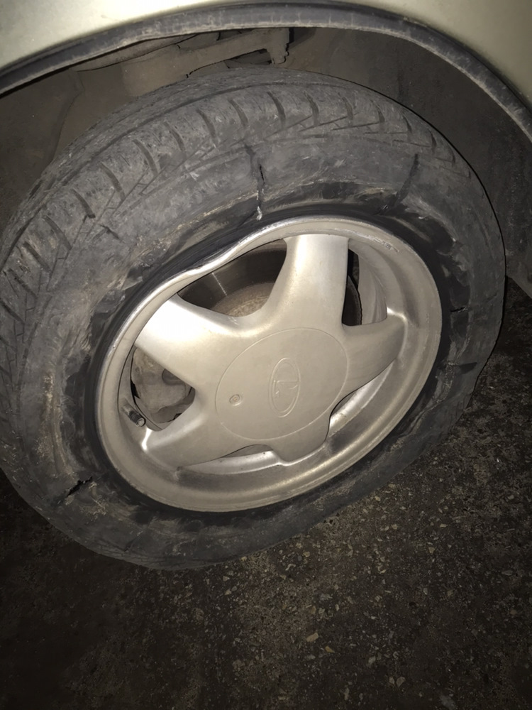 Пробил колесо, погнулся диск — LADA 21120, 1,5 л., 2003 года | поломка ...