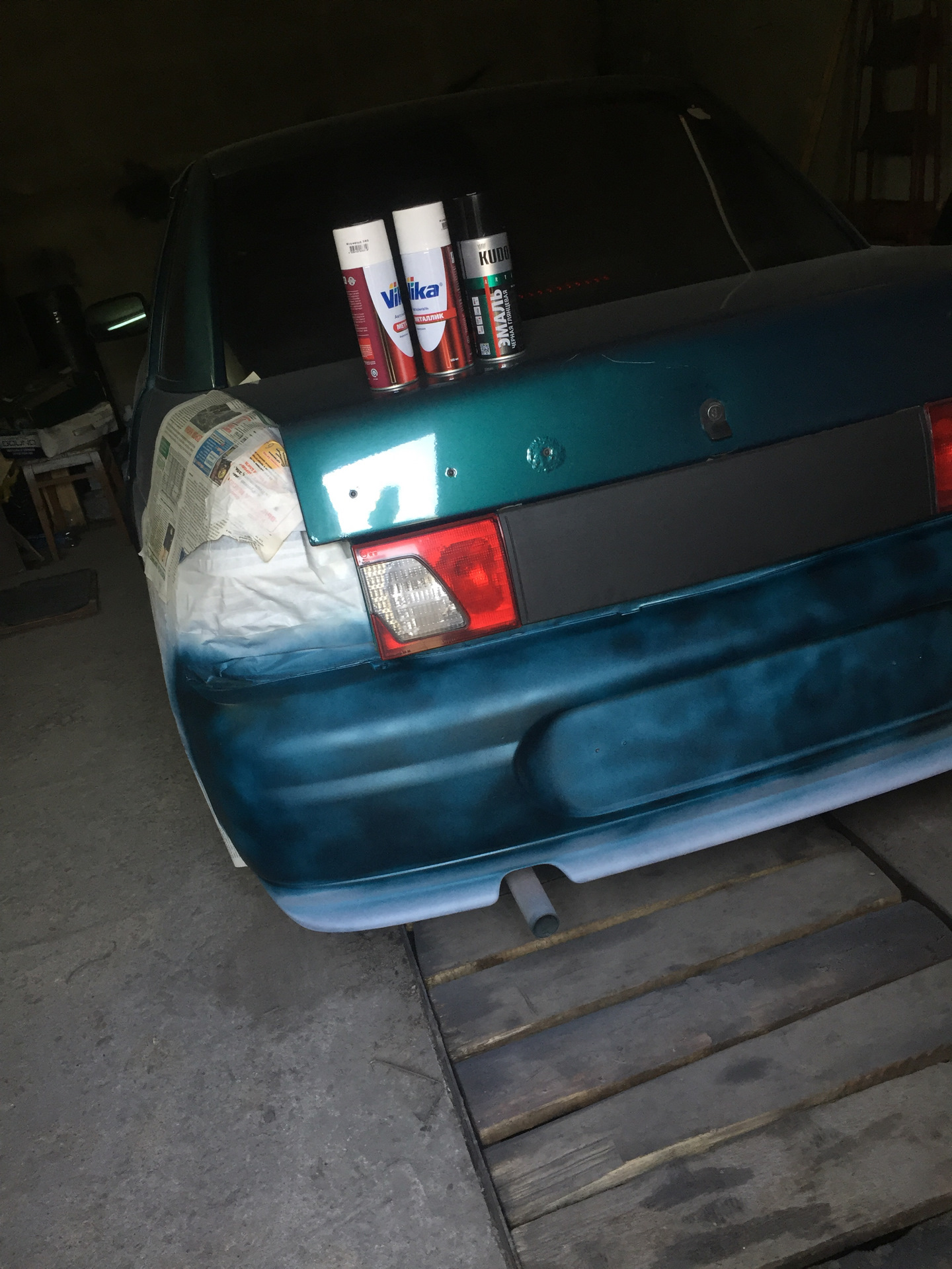 Покраска переднего бампера. Покрасить задний бампер. Крашеные бампера. Покраска заднего бампера автомобиля. Покраска заднего бампера переходом.