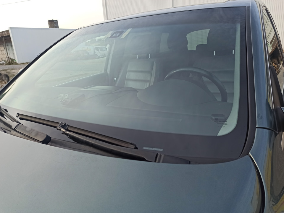 Стекло лобовое Fuyao Volkswagen Touareg.
