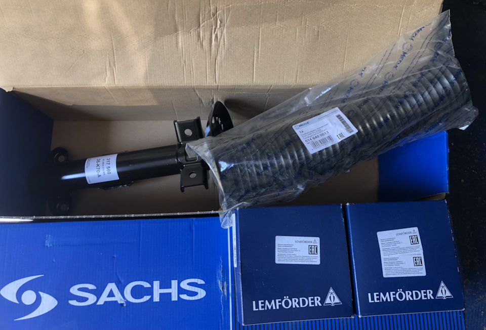 Замена передних амортизаторов и опорных подшипников! — Mercedes-Benz E ...