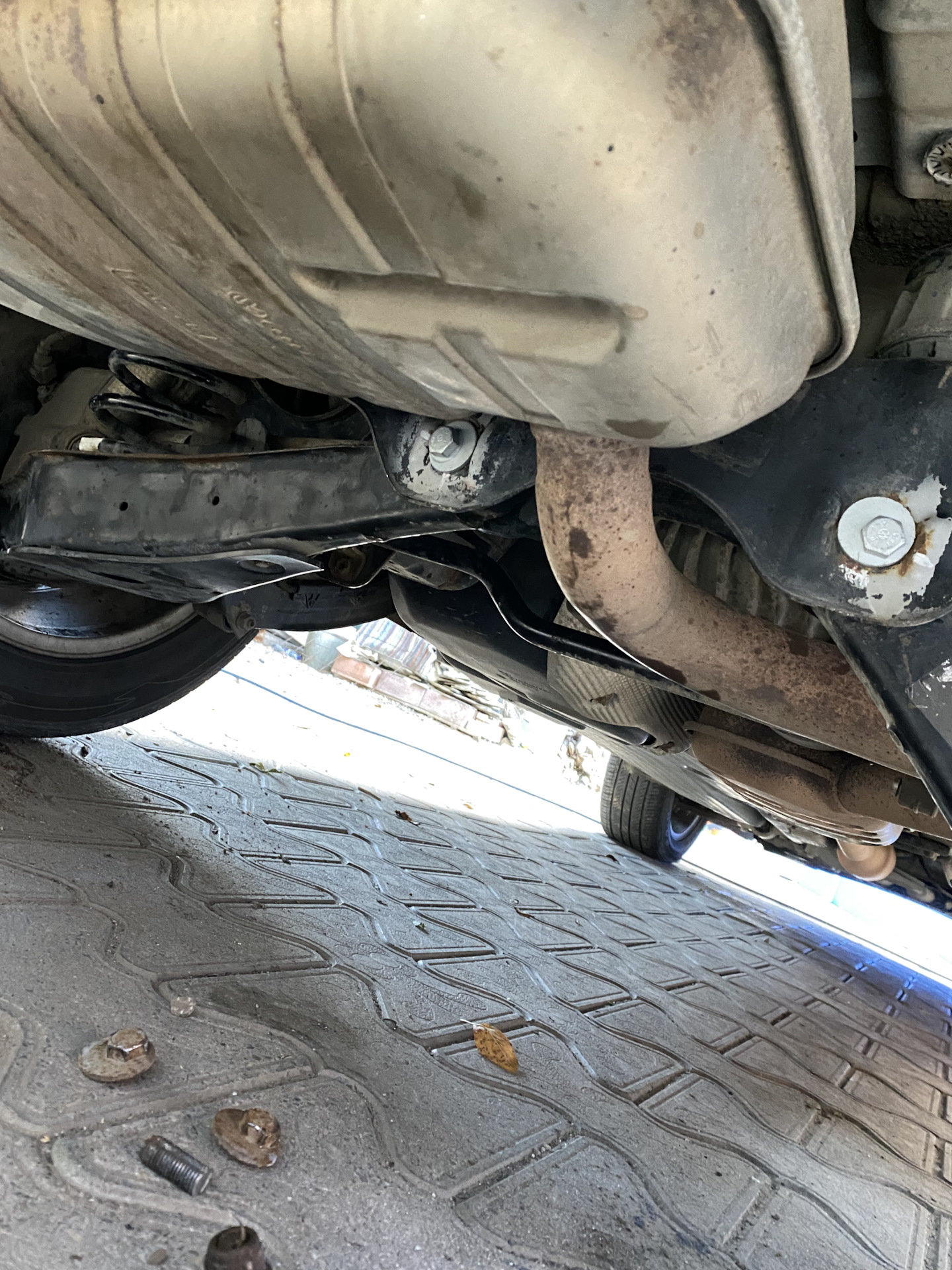 Развальные сайлентблоки — Volkswagen Tiguan (1G), 2 л, 2009 года ...