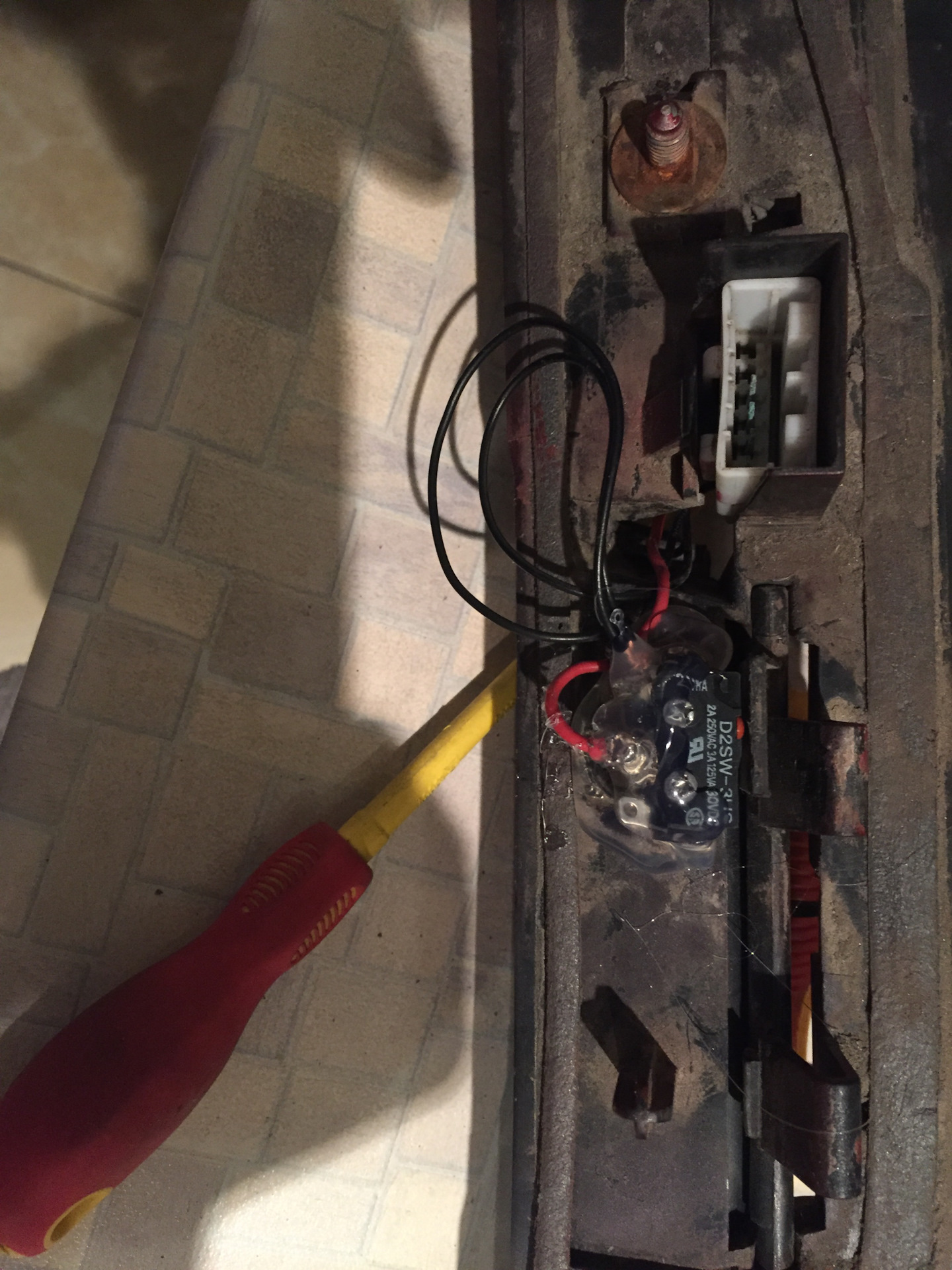 Кнопка + лампочки подсветки номера — FIAT Stilo, 1,9 л, 2002 года ...