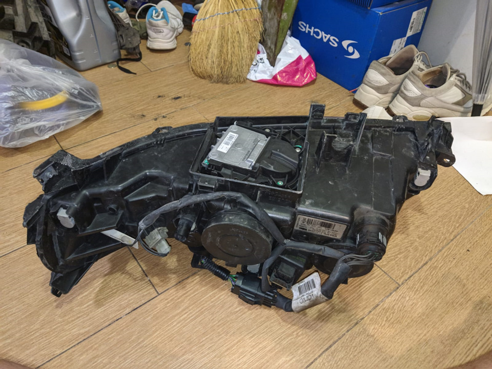 линзованная фара вольво с60 на Volvo S60 (1G). Б/у | 15 000 ₽ в городе ...