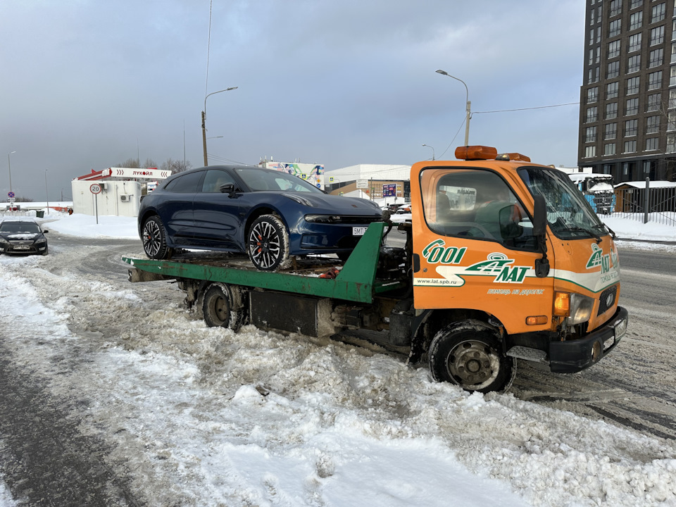 стали продавать машины. рынок автомобилей. автомобиль поддержанный. автосалон легковых автомобилей. стали продавать машины.