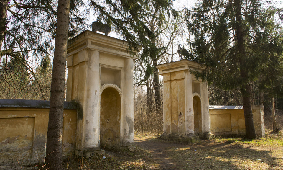 Пилоны главного въезда. — УАЗ 315195 Hunter