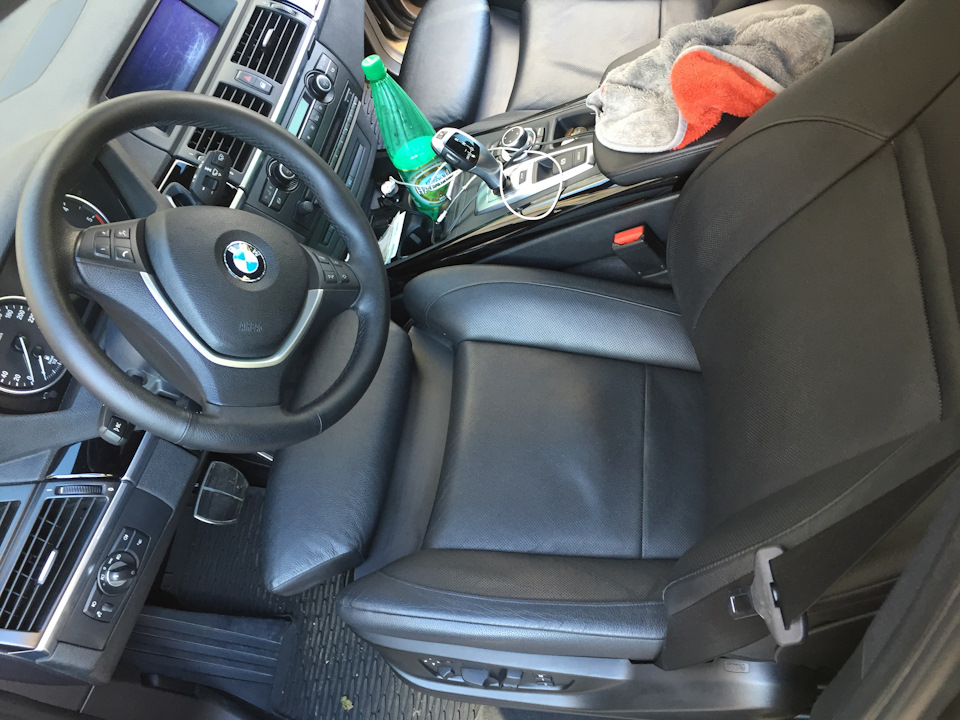 Чистка кожаных сидений и нанесение кондиционера — BMW X5 (E70), 3 л ...
