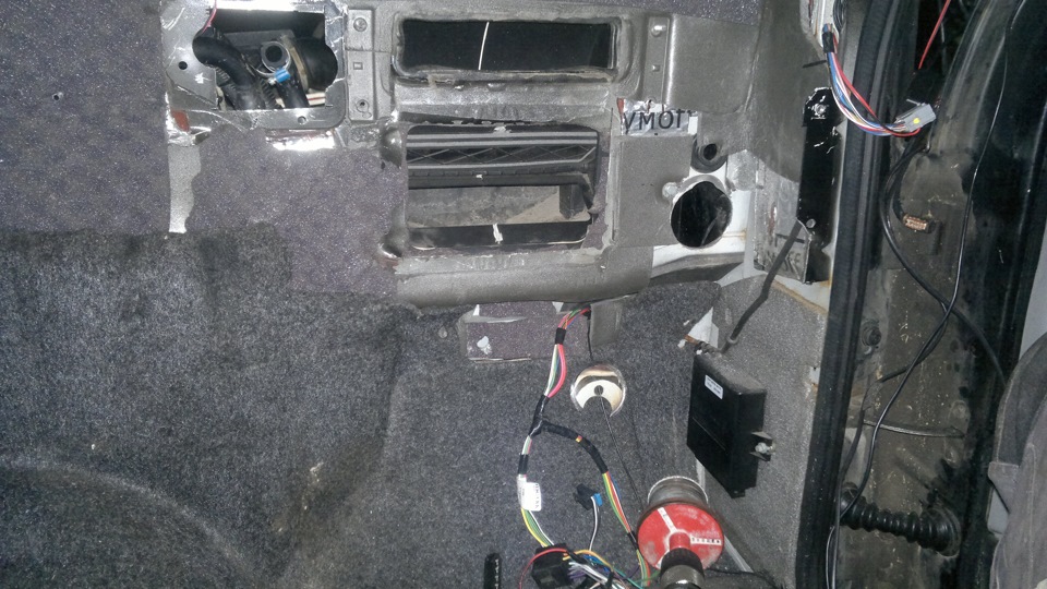 Прорезано второе окно для воздухозаборника, расширено отверстие ввода шлангов. — УАЗ Patriot