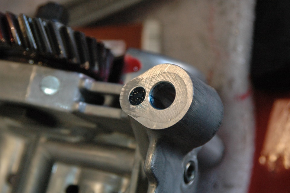 Сгначала маслоканал замазал густой смазкой… — Hyundai Santa Fe (2G)