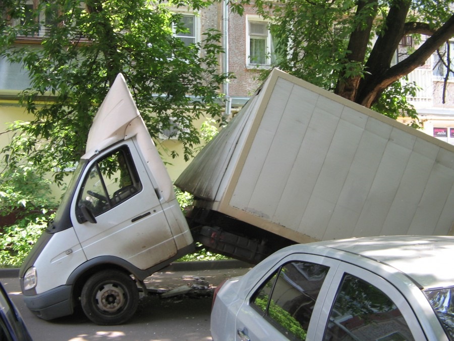 газель сломалась пополам