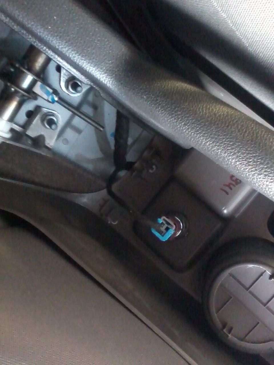 Chevrolet Cobalt USB разъем