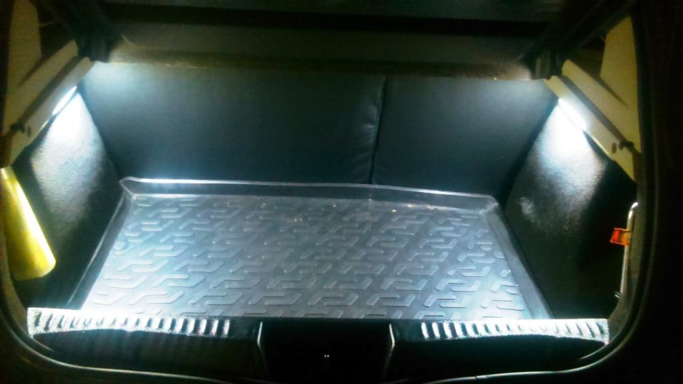 Как выключить свет в багажнике рено сандеро