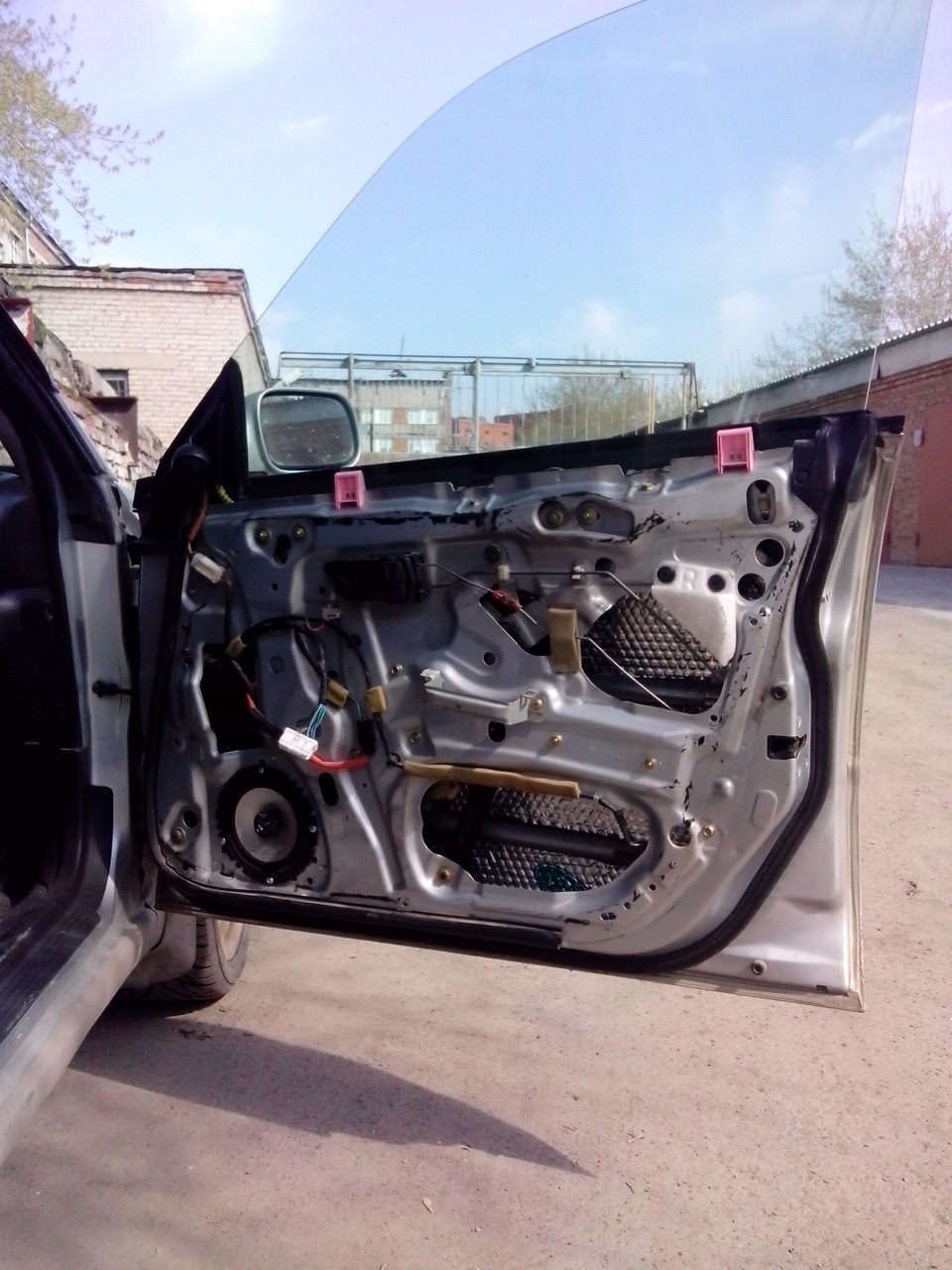 Громко хлопают двери — делай вибро+шумо изоляцию))да и для качества ...