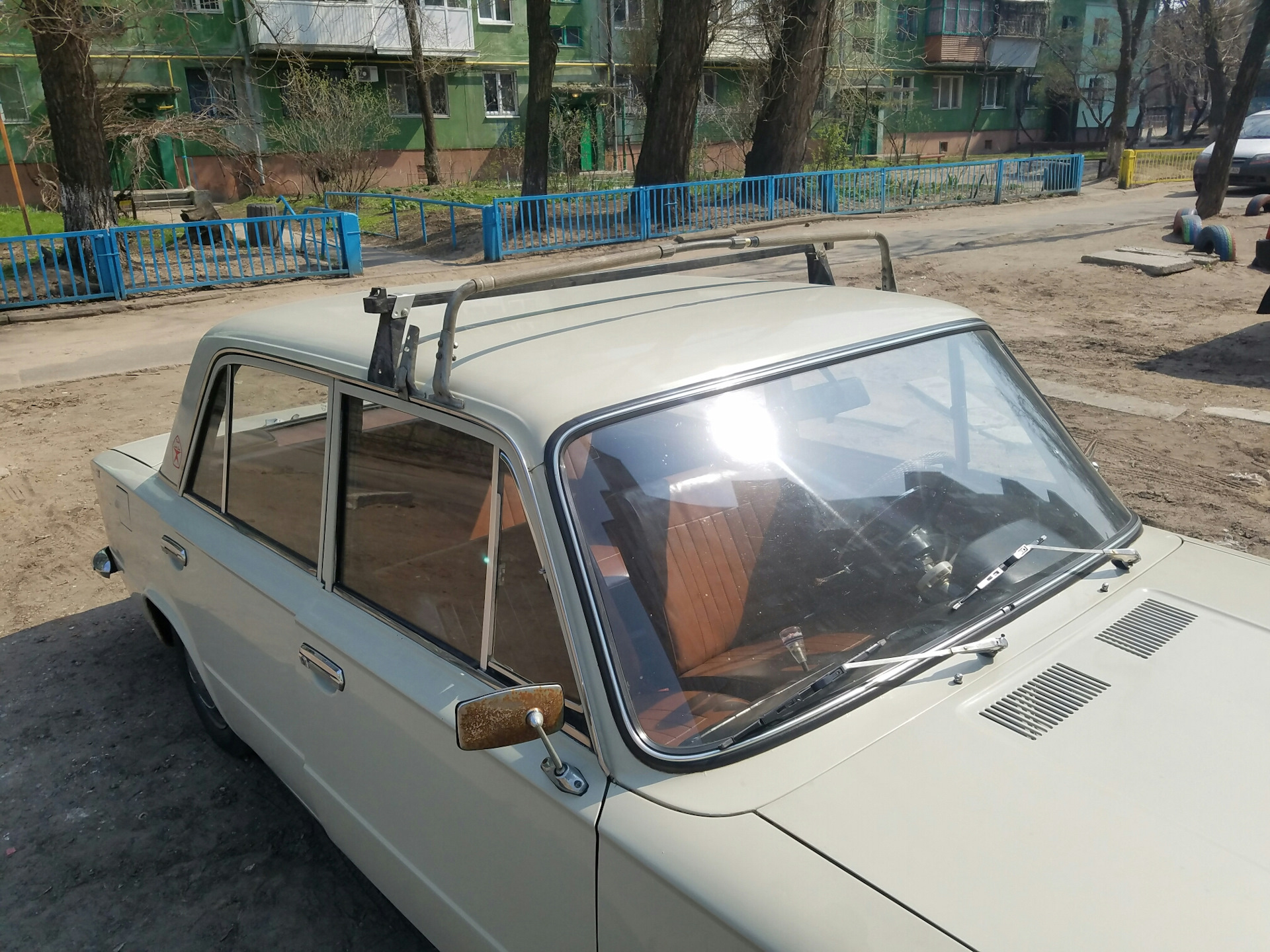 Lada 2107 с багажником на крыше