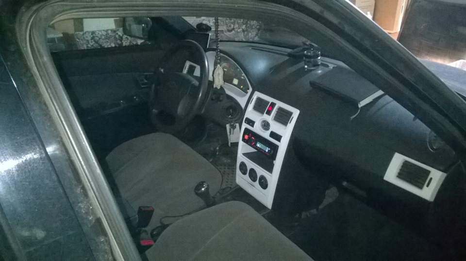 покраска консоли — Lada Приора седан, 1,6 л, 2008 года | стайлинг | DRIVE2