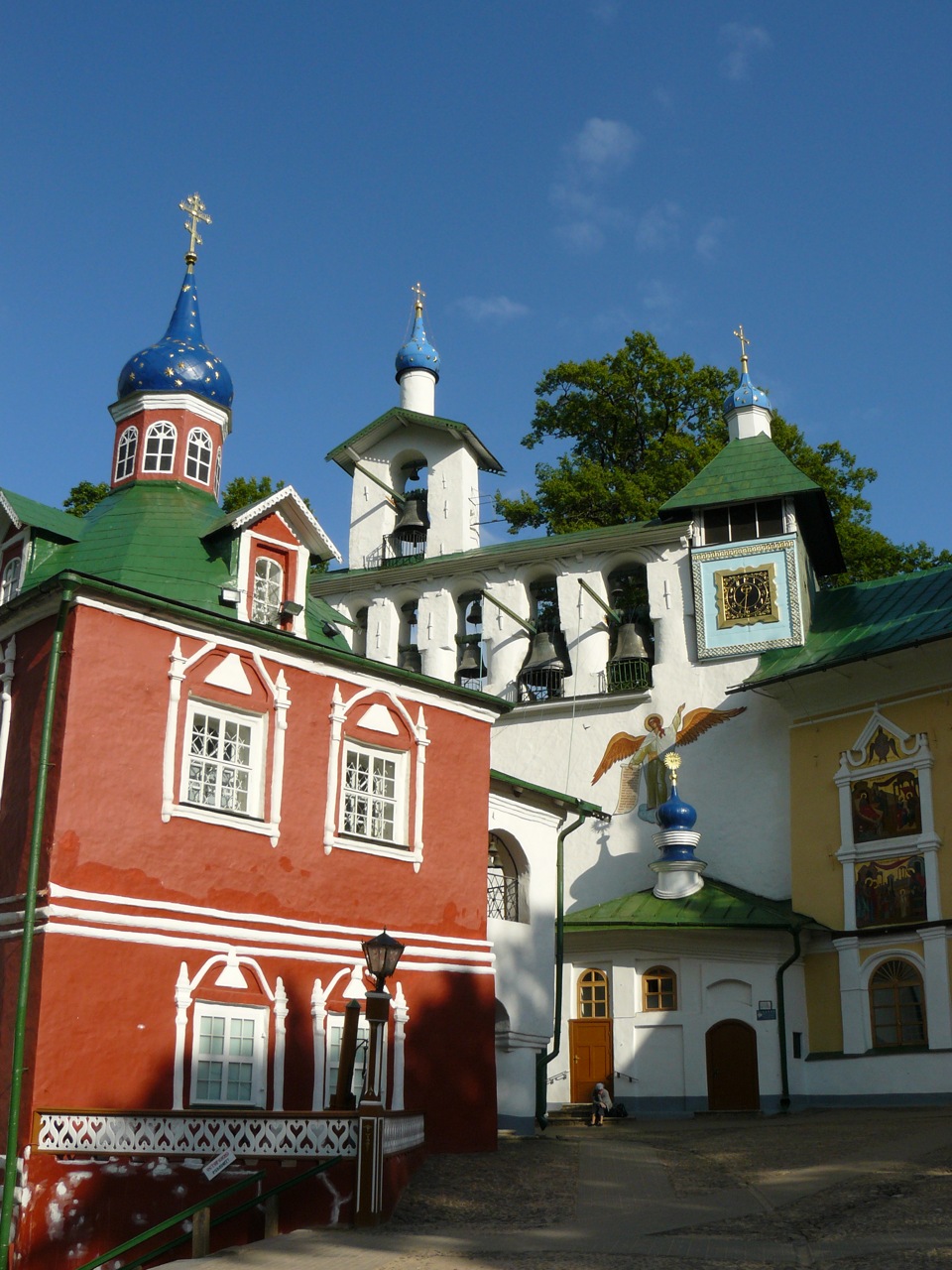 Печоры псковские. Псков Изборск Печоры. Псков монастырь Печоры. Изборск Печоры монастырь. Псково-Печерский Свято-Успенский монастырь достопримечательности.