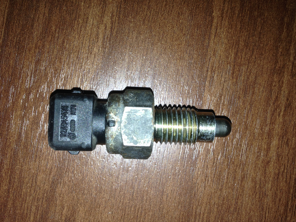 Выключатель заднего хода. Часть 1. — Volkswagen Passat B3, 1,8 л, 1988 ...