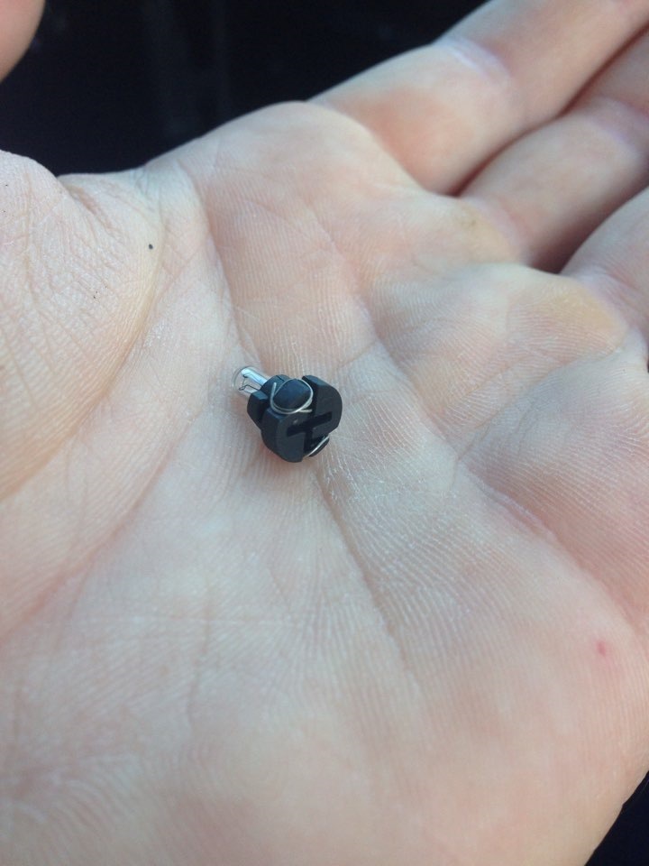 Как менять лампочки в кнопках аварийки, противотуманках, обогрнва ...