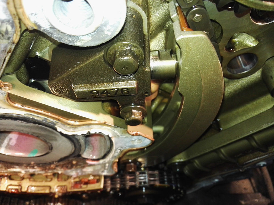 это натяжитель 2го ряда — я не знаю как он должен выглядеть когда цепи новые, но думаю немного должен быть сжат — Chevrolet Captiva (1G)