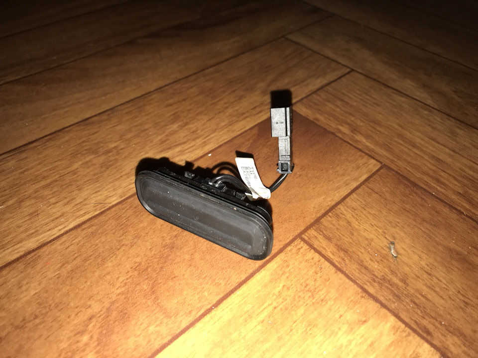 Кнопка багажника — Opel Astra J