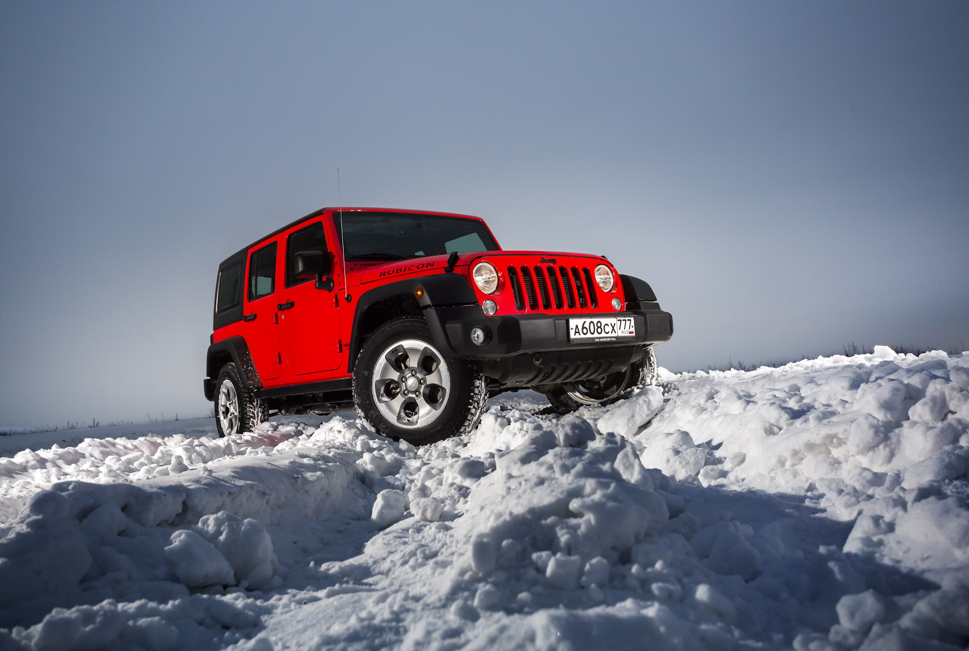 Зимний внедорожник. Jeep Wrangler в снегу. Снежный внедорожник. Джип и машина зима.