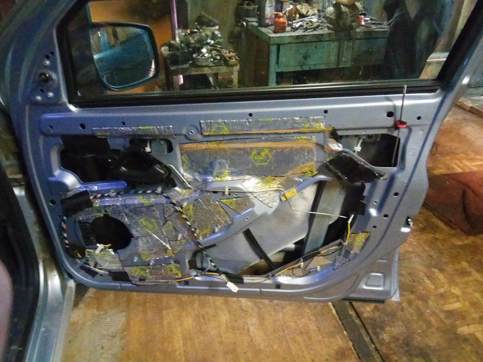 Передняя правая дверь. Внешнее открытие. — Lada Гранта (1G), 1,6 л ...