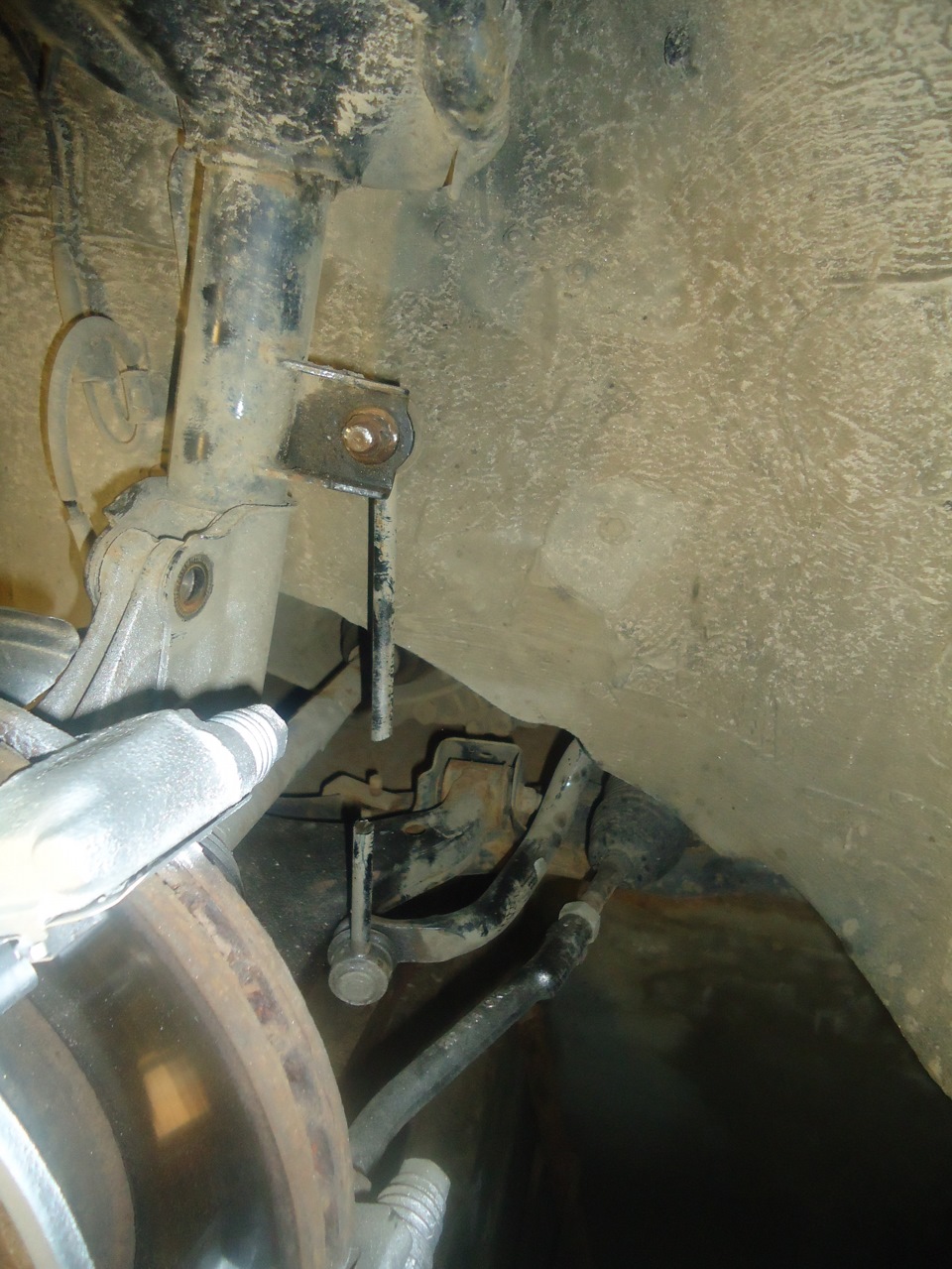 Замена подшипника опоры передней стойки — Hyundai Elantra (4G), 1,6 л ...