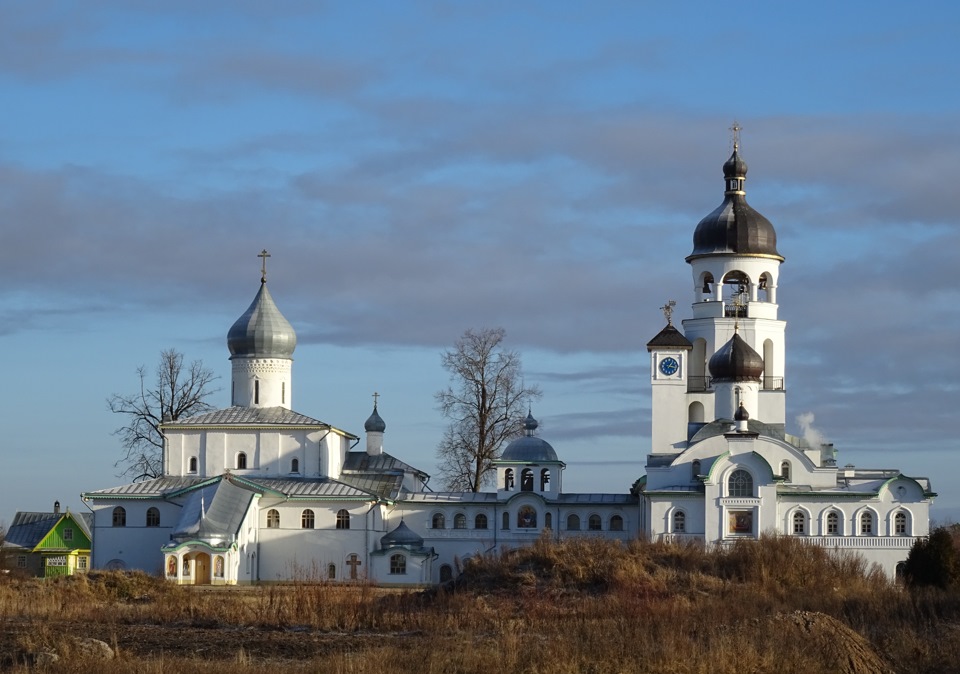 Монастыри псковской области фото