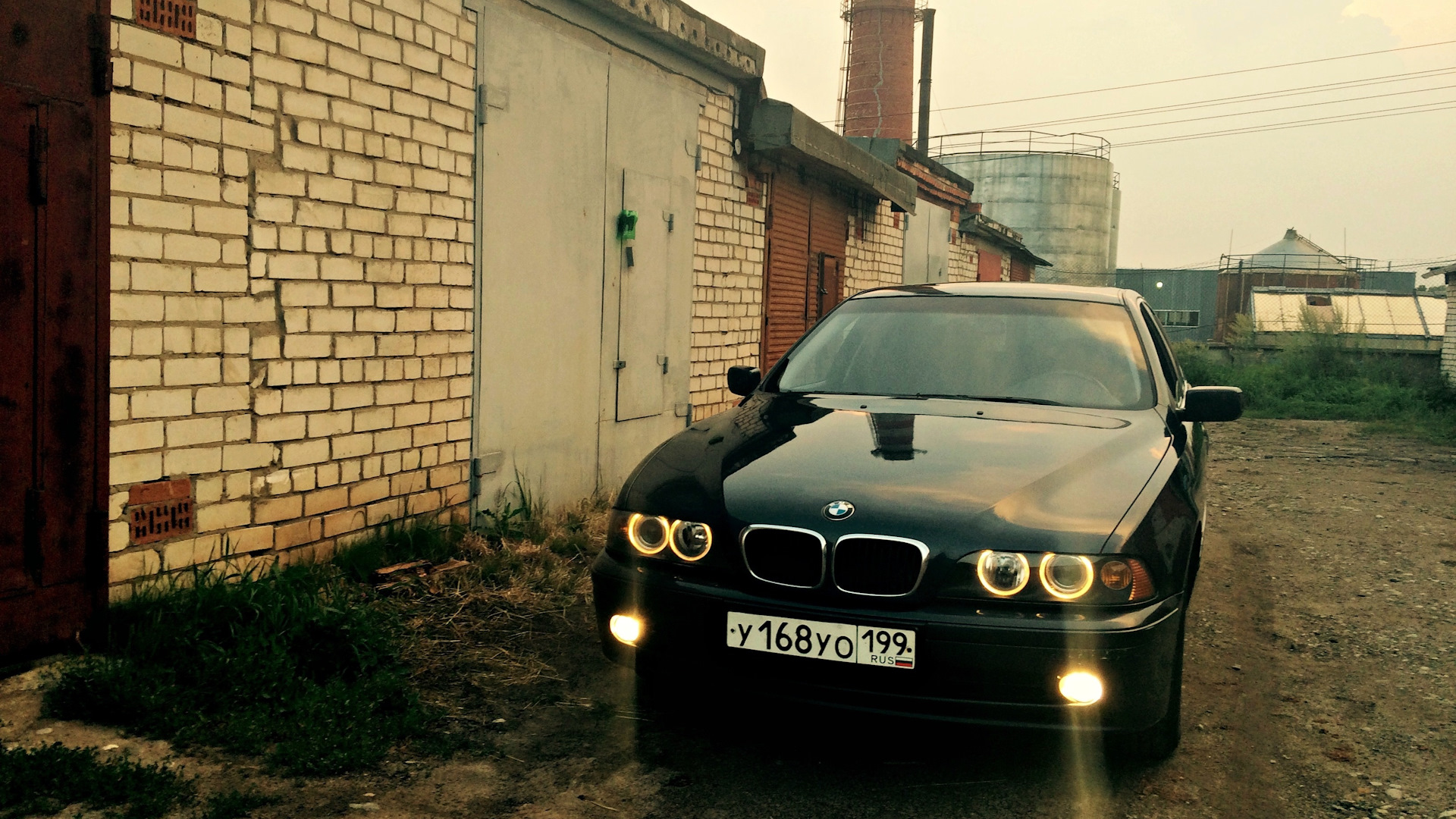 Г бумер. БМВ 39 бумер. BMW 5 бумер. БМВ е39 из бумера.