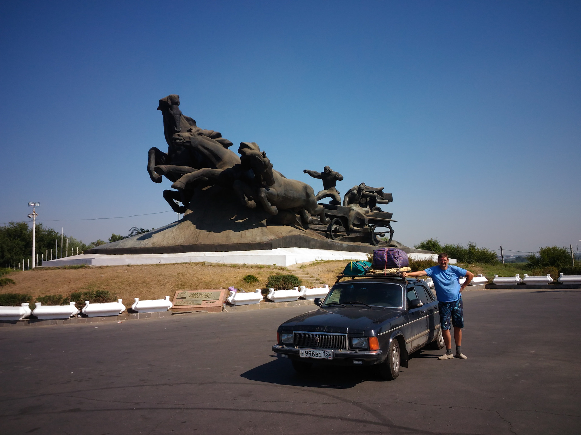 Тачанка ростов на дону. Ростов на дону тачанка ростовчанка. Тачанка ростовчанка памятник. Эх тачанка ростовчанка слушать. Тачанка ростов на дону.