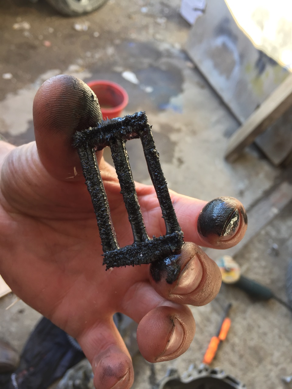 При вывернутом руле в момент троганья с места клацает блокировка?Залил ...