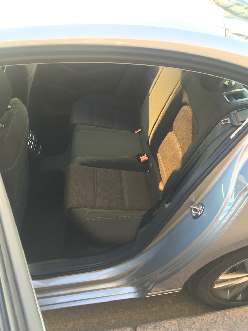 посадка сзади — Volkswagen Passat B8