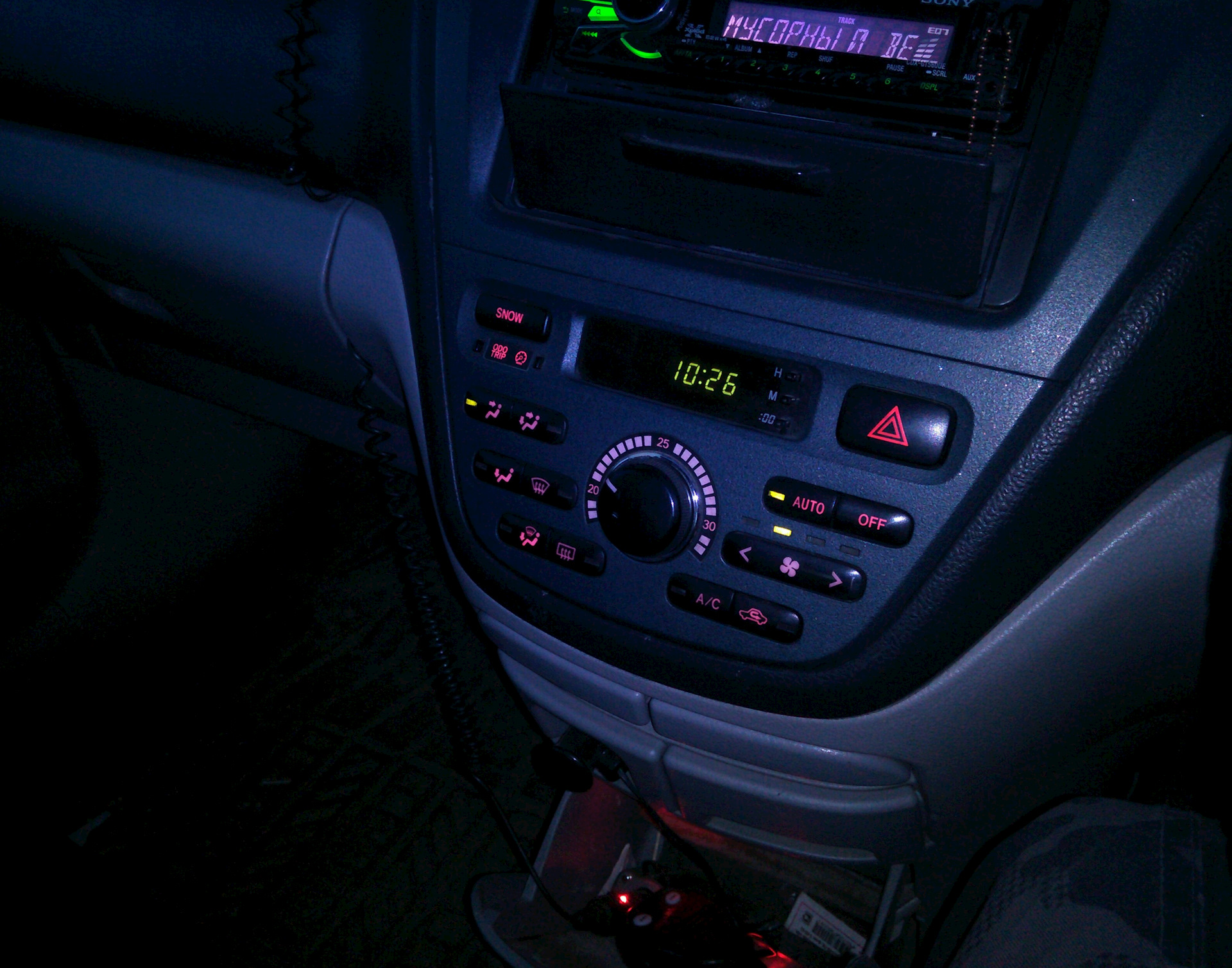 Подсветка кнопок тойота. Подсветка панели Тойота Функарго. Подсветка кнопок. Toyota Funcargo. Панель Тойота опа. Подсветка салона Тойоты опа 2000.