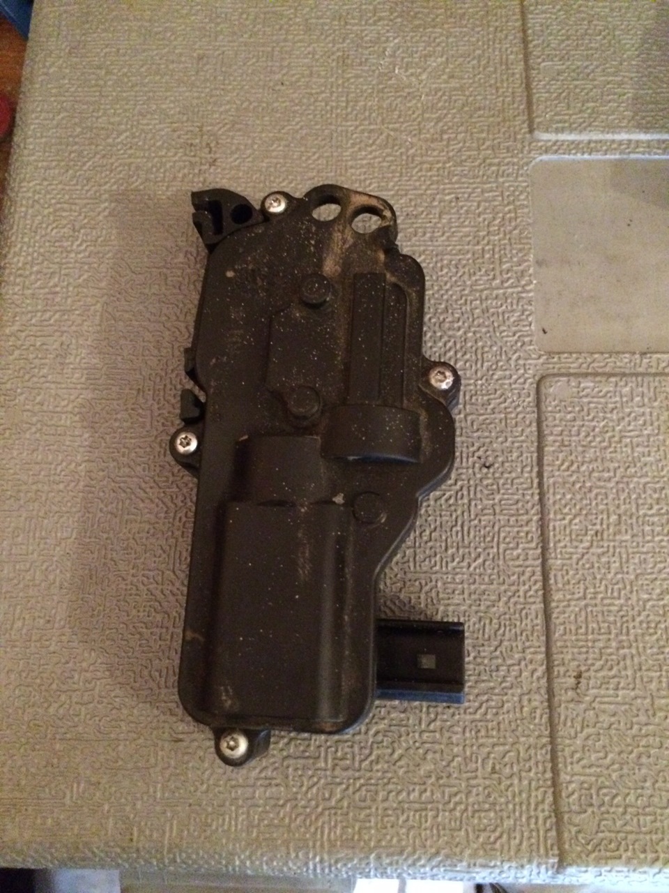 Небольшой ремонт шифтера и электрозамка двери. — Ford Mustang (5G), 4,6 ...