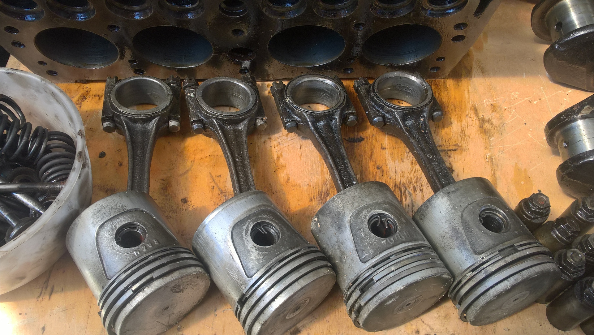 поршневая группа москвич 412 1. поршневая группа москвич 412 1. поршень москвича. нестандартные поршни москвич 412. поршень москвича.