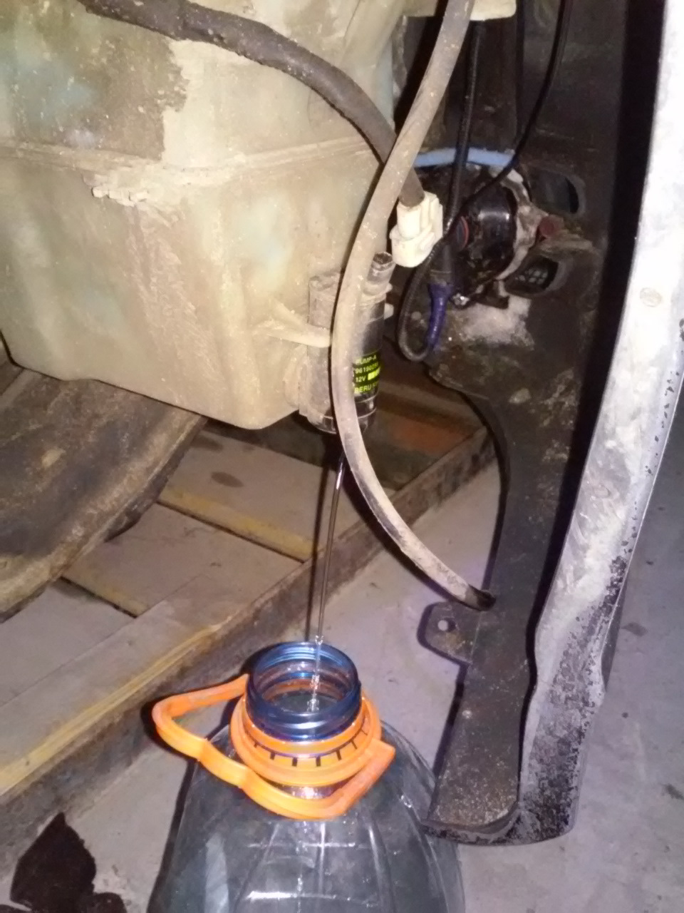 Снятие бачка омывателя. — DRIVE2