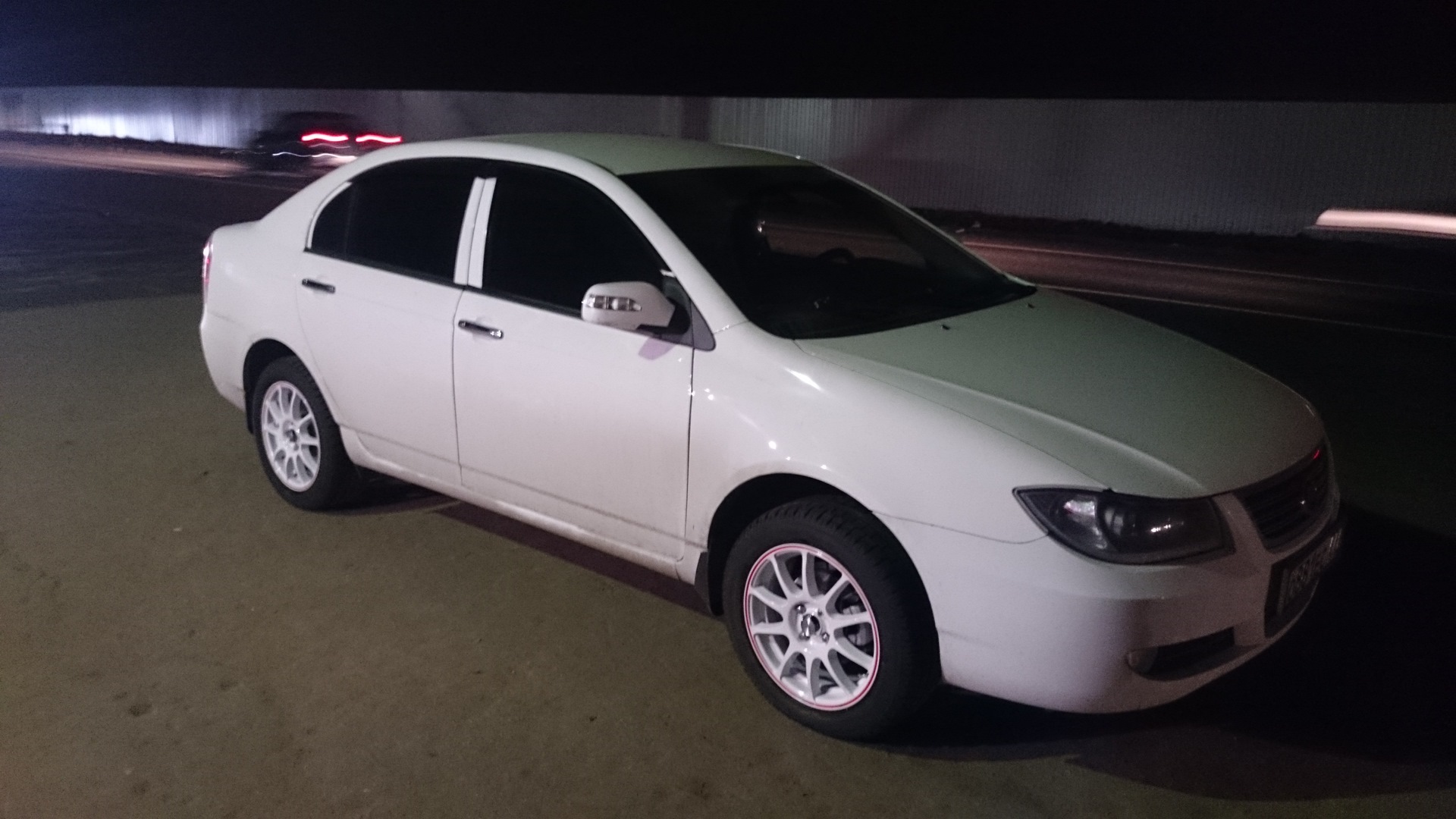 белые диски на белом лифан солано. солано бу на авито. лифан солано 620 белый. солано бу на авито. лифан солано 2007.