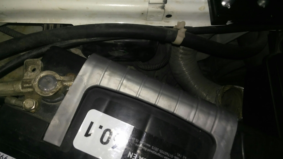 Замена лампочек ближний/дальний — Lada 2114, 1,6 л, 2010 года | своими ...