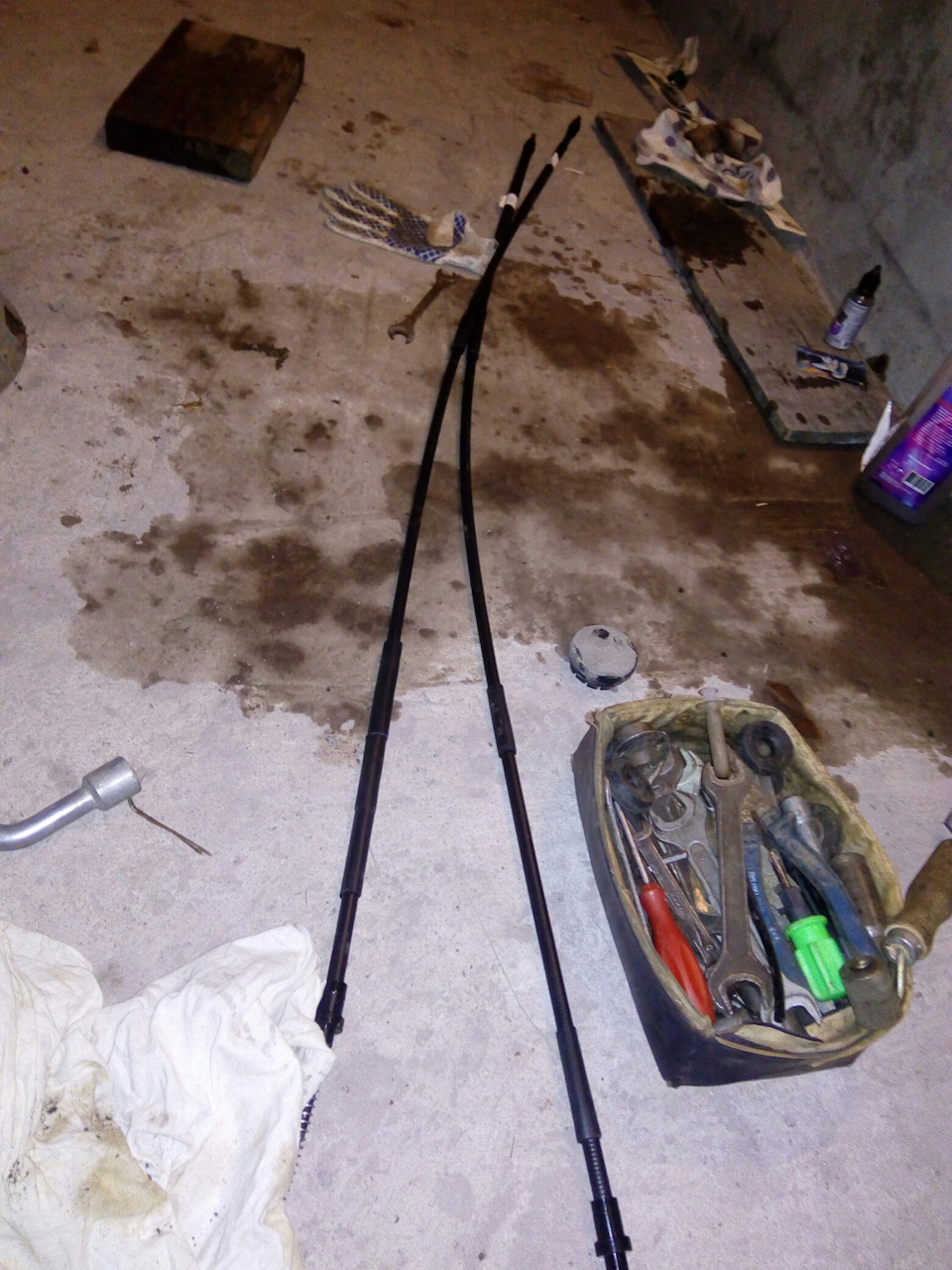 Замена тросов стояночного тормоза — Lada Приора седан, 1,6 л, 2007 года ...